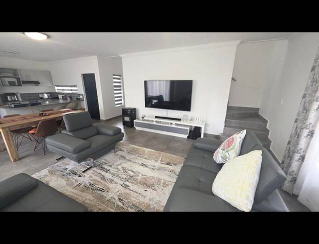 3 BEDROOM HOUSE FOR SALE IN THATCHFIELD